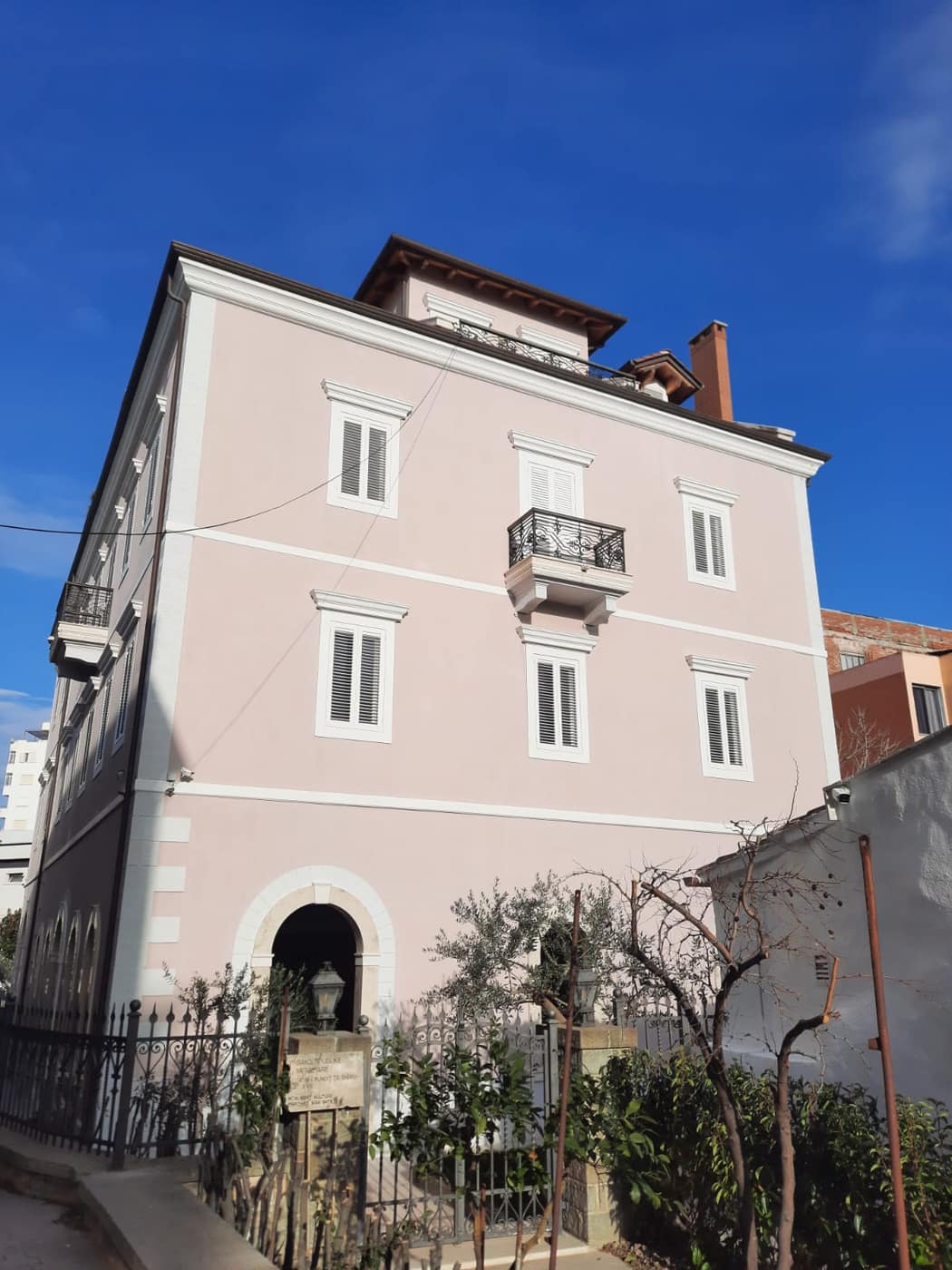 BANESA 115, Familja Manushi, Pali - Foto 1