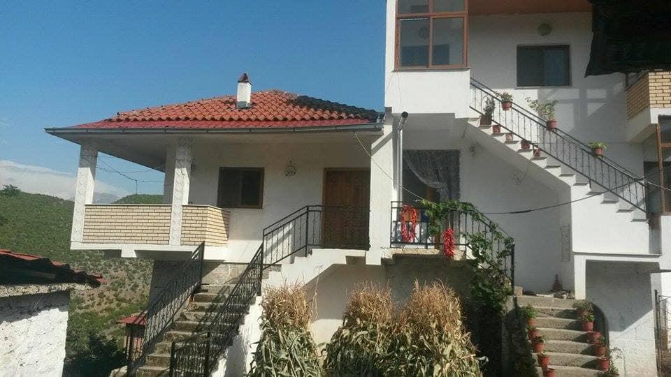 BANESA E SHEFQET KARAIBRAHIMIT - Foto 3