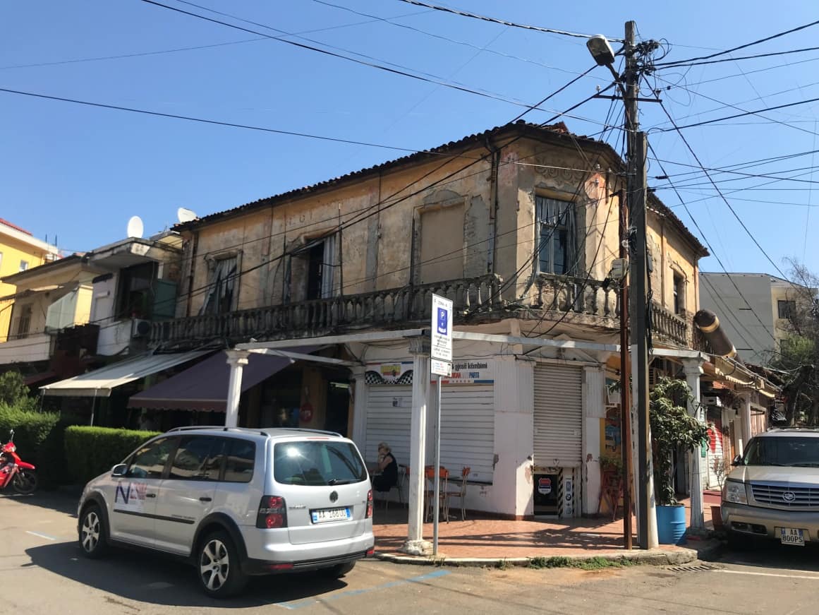 Banesë tip vilë (2 kate) - Foto 3