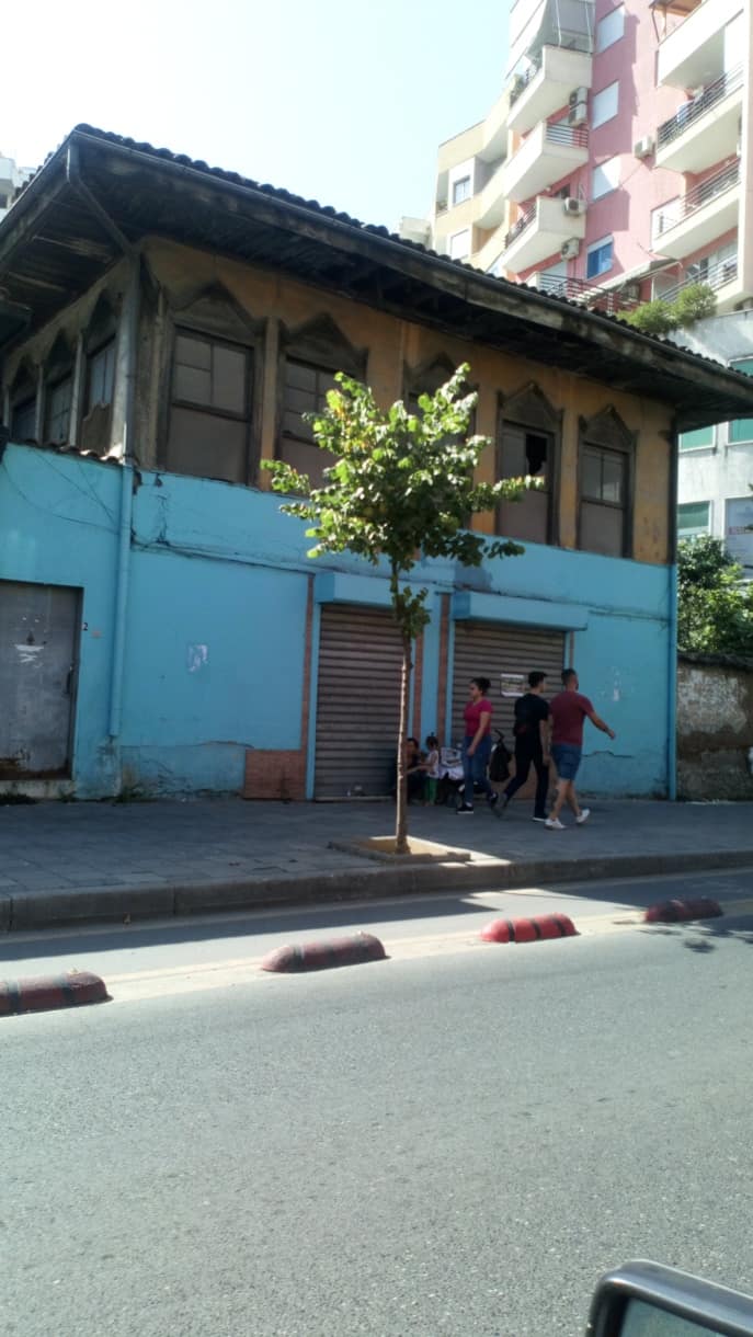Banesë tip vilë (2 kate) - Foto 1