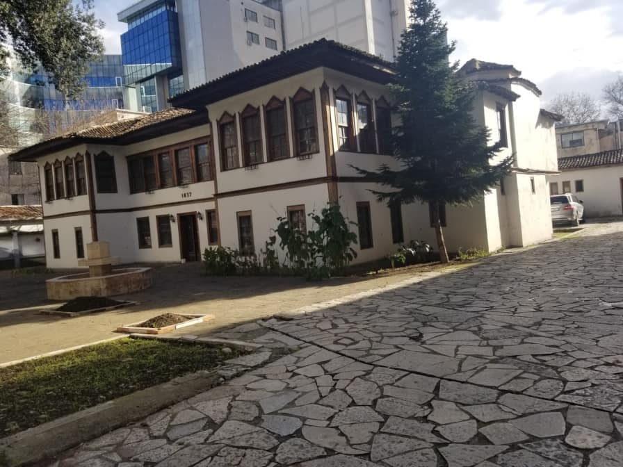 GODINA ISH BIBLIOTEKA KOMBËTARE (ish Sarajet Toptanet)