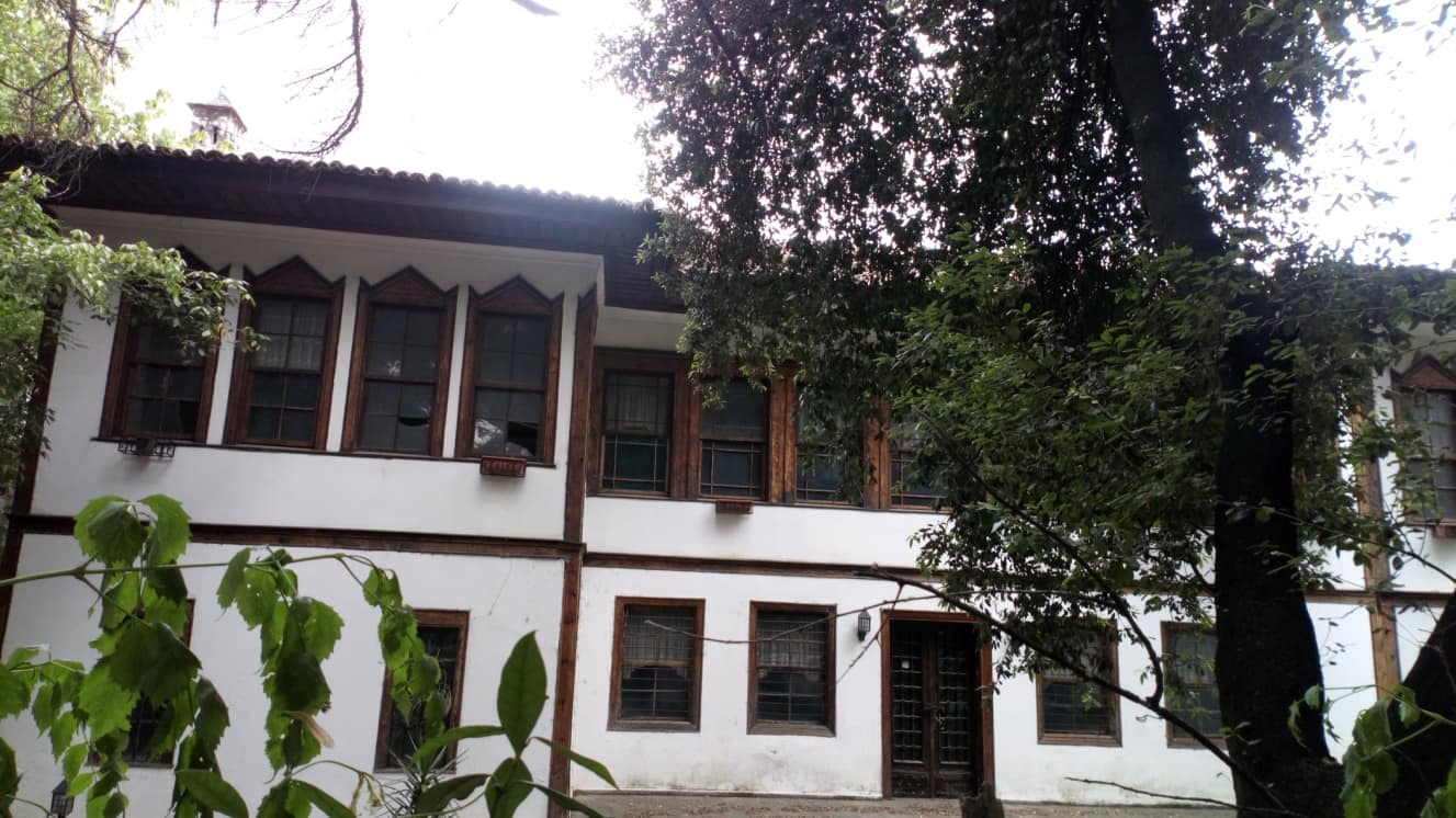 GODINA ISH BIBLIOTEKA KOMBËTARE (ish Sarajet Toptanet) - Foto 3