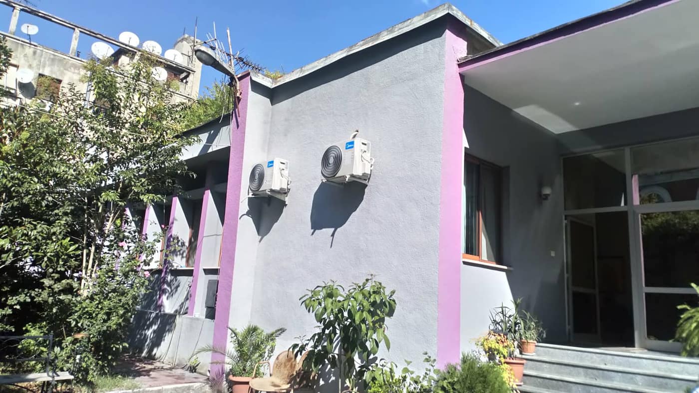 KLINIKA MJEKESORE QEVERITARE - Foto 1