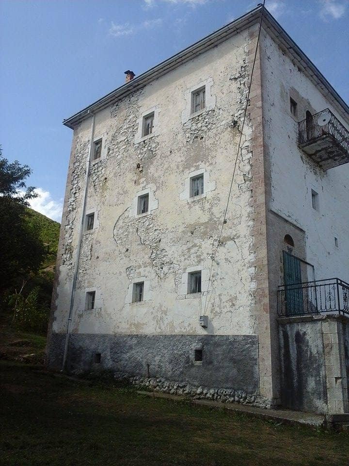 KULLA E DINE HOXHES - Foto 1