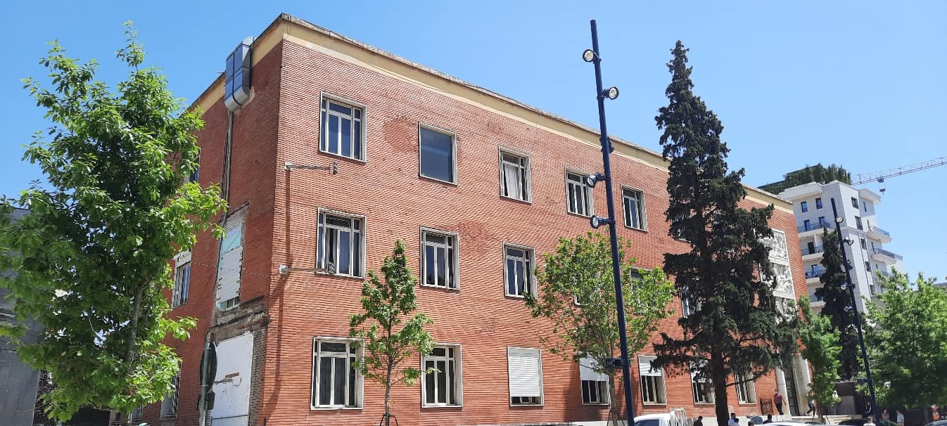 MATERNITETI NE BULEVARDIN “ZOGU I PARE” - Foto 2