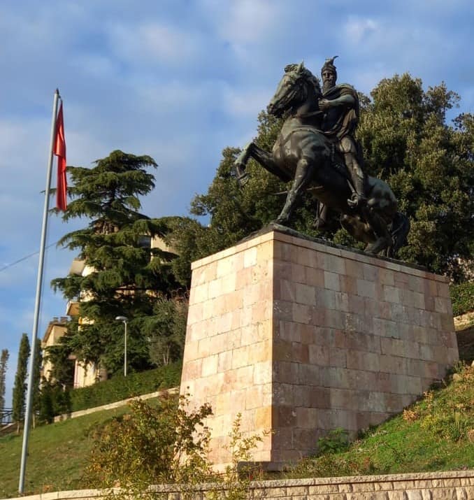 MONUMENTI I SKENDERBEUT - Foto 2