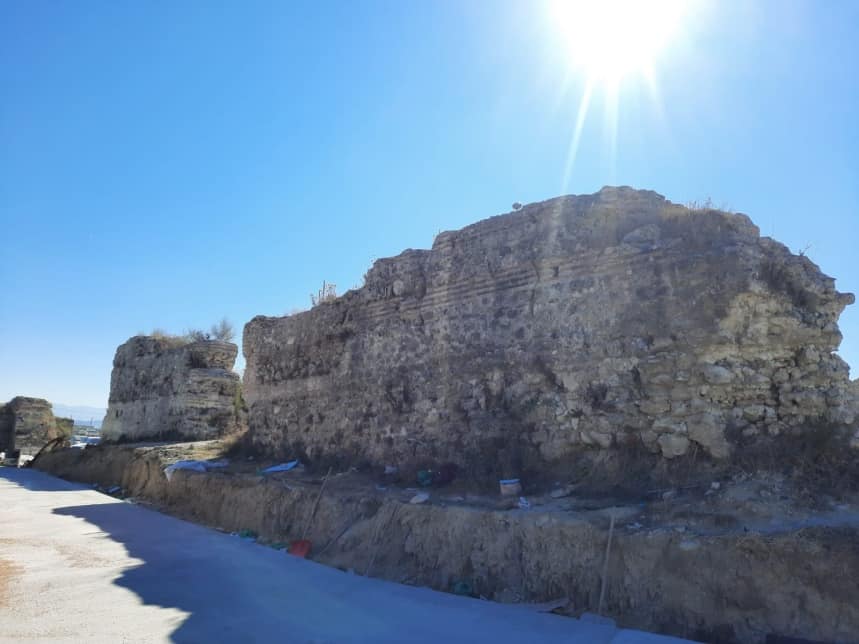 MURI I PORTËS - Foto 1