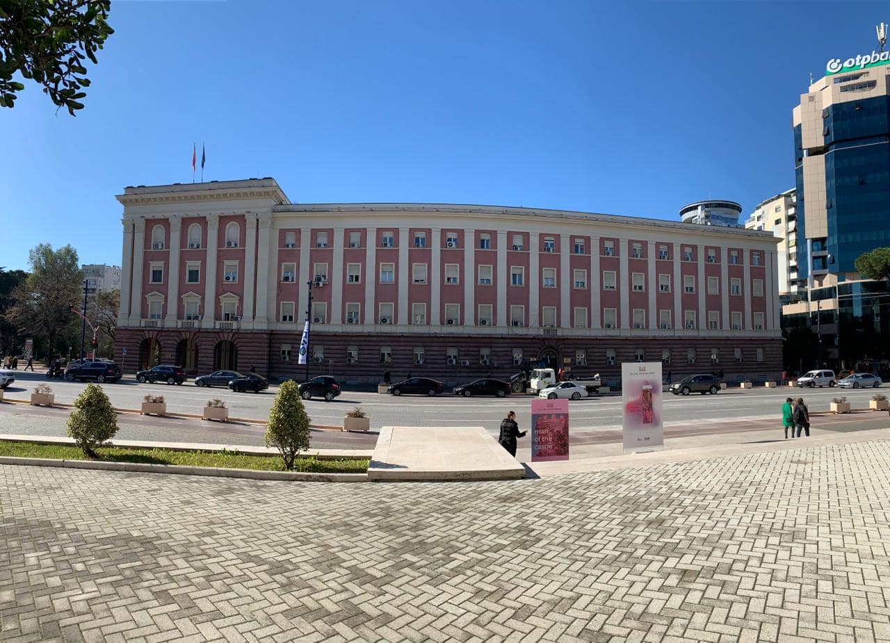 NDËRTESA E KUVENDIT TE SHQIPËRISE - Foto 1