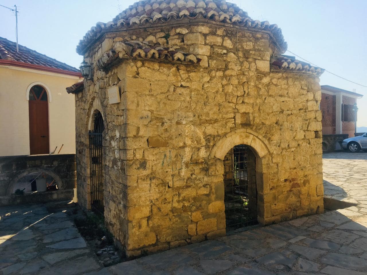 PUSI PRANË KALASË SË PREZËS - Foto 2
