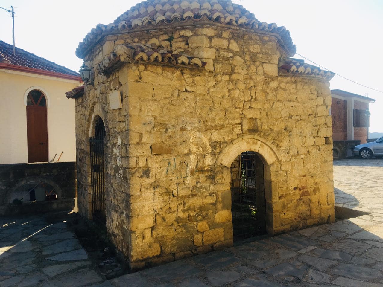 PUSI PRANË KALASË SË PREZËS - Foto 3