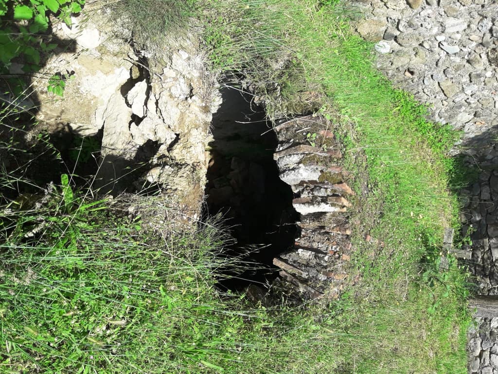 RRENOJAT E KISHES DHE VARRI MONUMENTAL - Foto 3