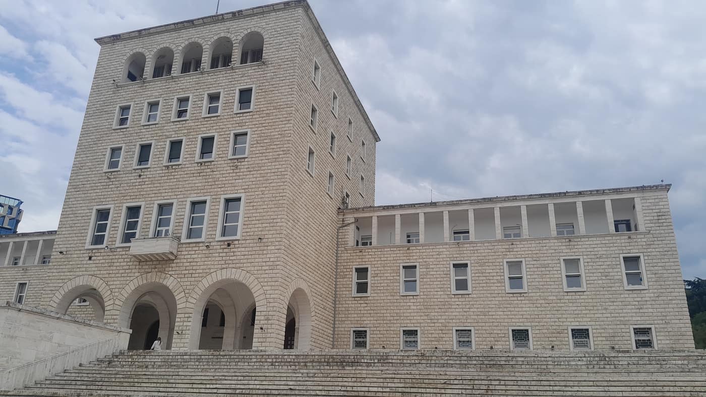 UNIVERSITETI I TIRANES
